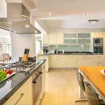 Spacious 5 Bedroom With Private Pool Вилла *