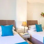 Spacious 5 Bedroom With Private Pool 别墅