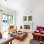 Spacious 5 Bedroom With Private Pool 别墅 *