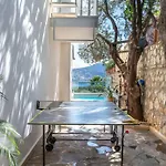 Spacious 5 Bedroom With Private Pool Вилла *