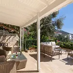 Вилла Spacious 5 Bedroom With Private Pool