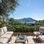 Spacious 5 Bedroom With Private Pool 别墅 *