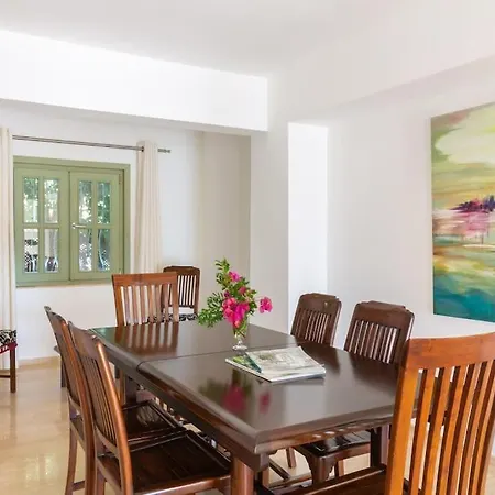 Вилла Spacious 5 Bedroom With Private Pool *