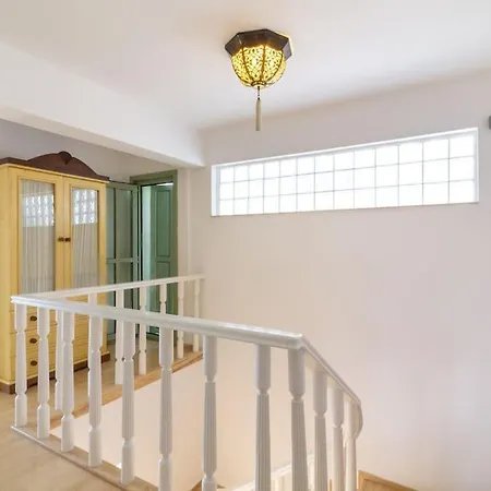 Spacious 5 Bedroom With Private Pool Вилла