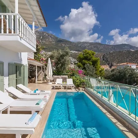 Spacious 5 Bedroom With Private Pool Вилла