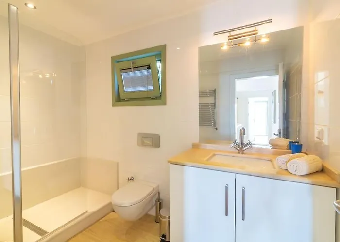 Spacious 5 Bedroom With Private Pool Вилла