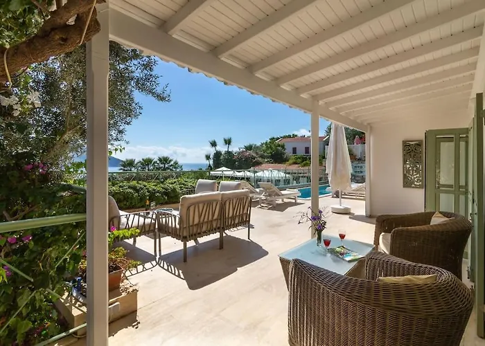 Spacious 5 Bedroom With Private Pool Вилла