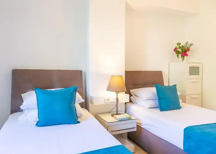 Spacious 5 Bedroom With Private Pool Вилла