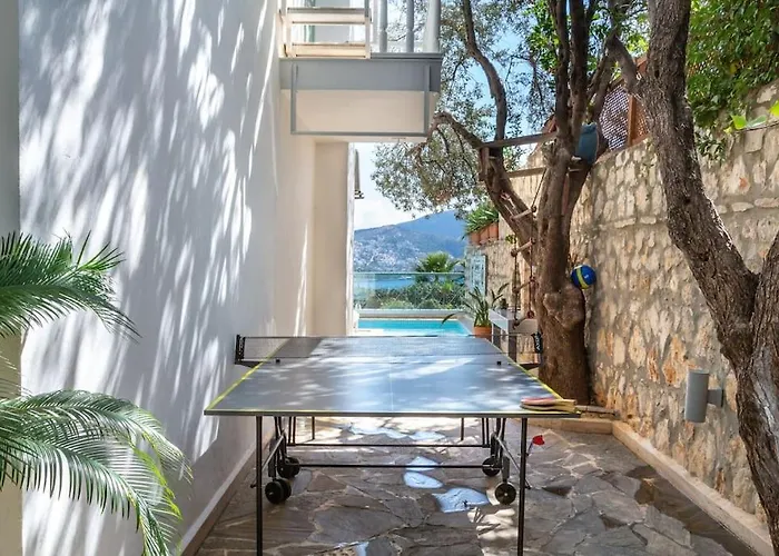 Spacious 5 Bedroom With Private Pool Вилла *