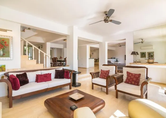 Вилла Spacious 5 Bedroom With Private Pool *