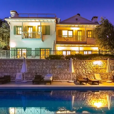 Spacious 5 Bedroom With Private Pool Villa