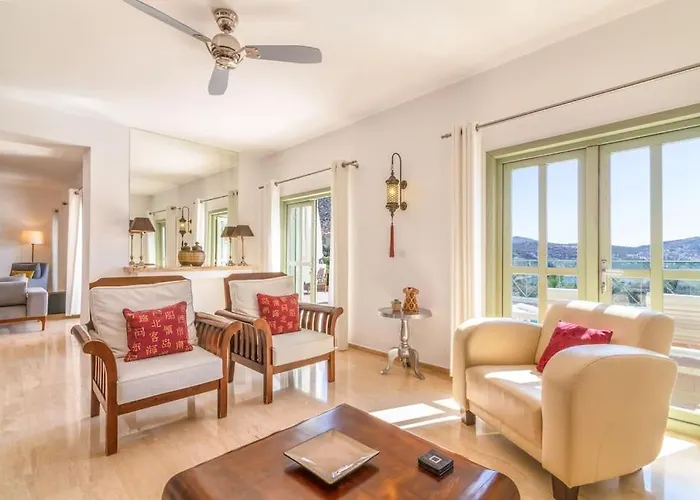 Spacious 5 Bedroom With Private Pool