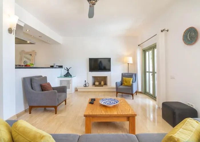 Spacious 5 Bedroom With Private Pool Villa